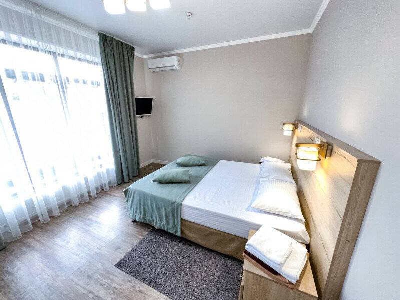 Фотографии номера 3-х местный семейный двухкомнатный номер комфорт с балконом в Гостинице Терем у реки Каменномостский