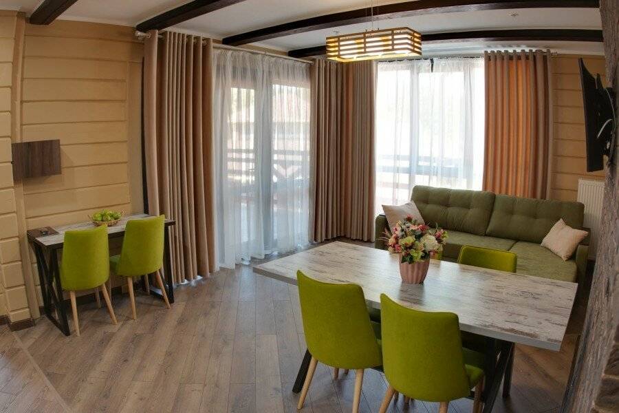 Фотографии номера 3-х местный семейный комфорт без балкона в Гостинице Терем у реки Каменномостский