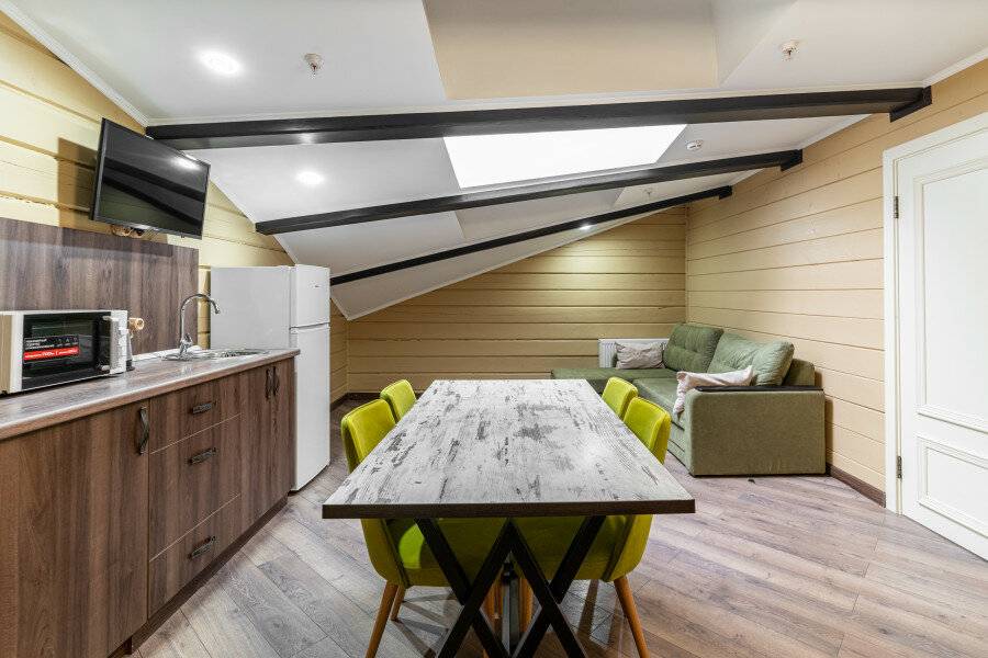 Фотографии номера 3-х местный семейный комфорт без балкона в Гостинице Терем у реки Каменномостский