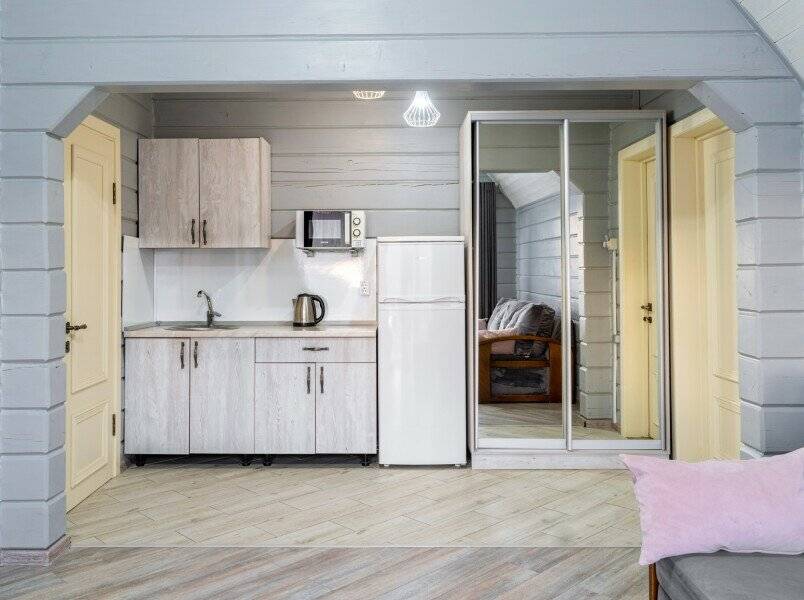 Фотографии номера 3-х местный семейный комфорт без балкона в Гостинице Терем у реки Каменномостский