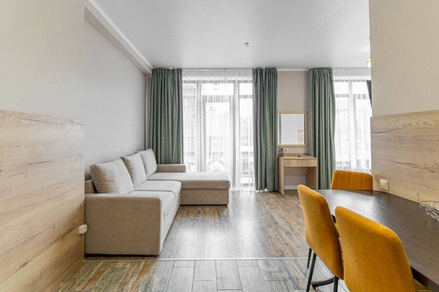 Фотографии номера 3-х местный номер-студия комфорт с балконом в Гостинице Терем у реки Каменномостский