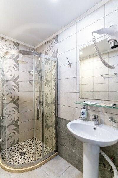 Фотографии номера 3-х местный семейный комфорт без балкона в Гостинице Терем у реки Каменномостский