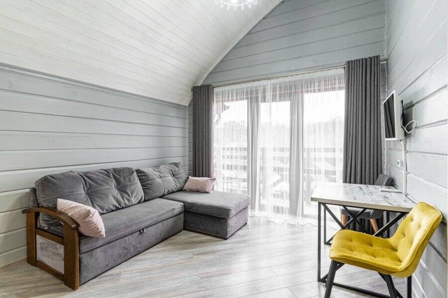 Фотографии номера 3-х местный семейный комфорт без балкона в Гостинице Терем у реки Каменномостский