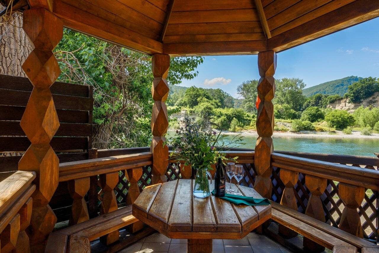 Фото Гостиницы Терем у реки Каменномостский 23