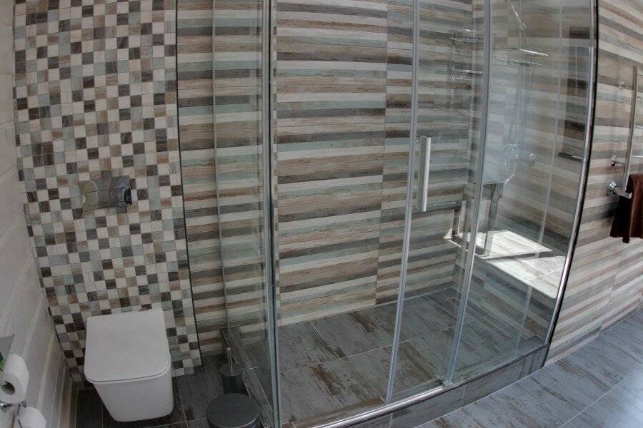 Фотографии номера 3-х местный семейный комфорт без балкона в Гостинице Терем у реки Каменномостский