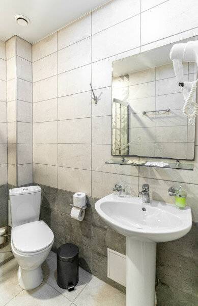 Фотографии номера 3-х местный номер-студия комфорт с балконом в Гостинице Терем у реки Каменномостский