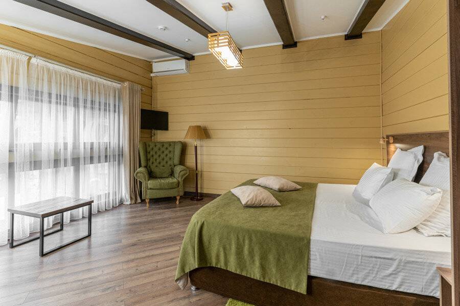 Фотографии номера 3-х местный семейный комфорт без балкона в Гостинице Терем у реки Каменномостский