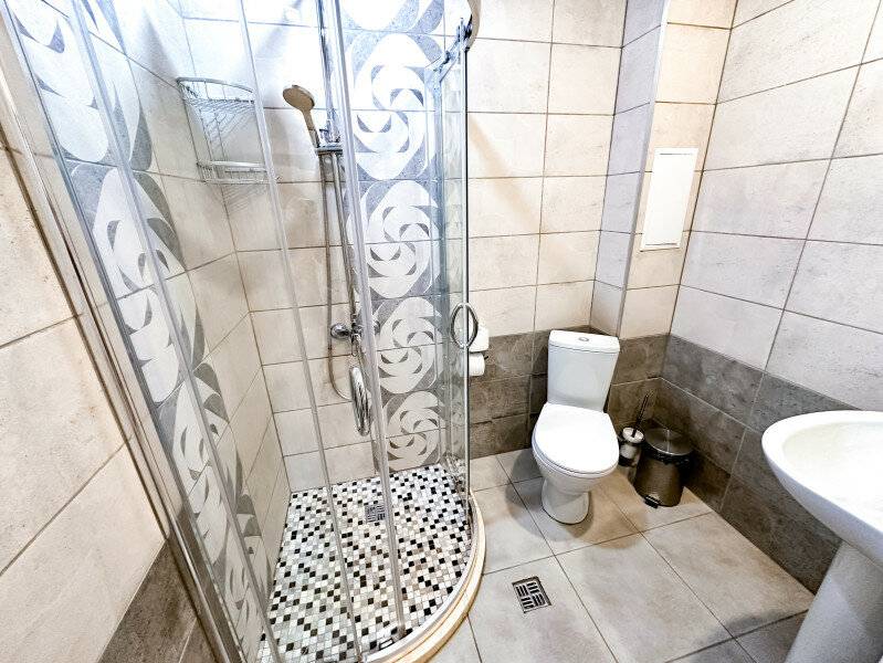 Фотографии номера 3-х местный семейный двухкомнатный номер комфорт с балконом в Гостинице Терем у реки Каменномостский