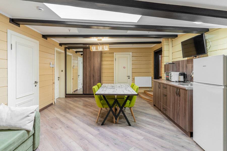 Фотографии номера 3-х местный семейный комфорт без балкона в Гостинице Терем у реки Каменномостский