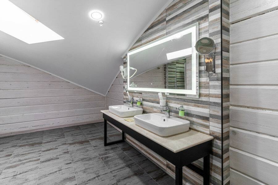 Фотографии номера 3-х местный семейный комфорт без балкона в Гостинице Терем у реки Каменномостский