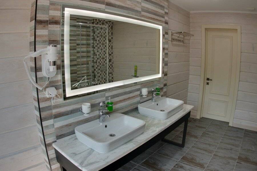 Фотографии номера 3-х местный семейный комфорт без балкона в Гостинице Терем у реки Каменномостский