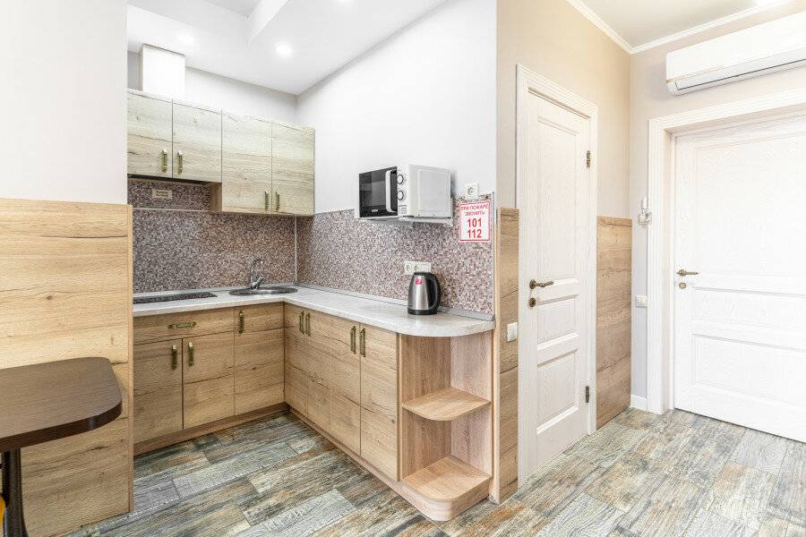 Фотографии номера 3-х местный номер-студия комфорт с балконом в Гостинице Терем у реки Каменномостский