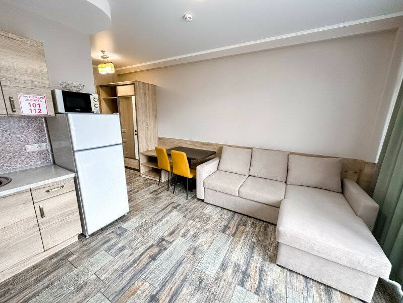 Фотографии номера 3-х местный семейный двухкомнатный номер комфорт с балконом в Гостинице Терем у реки Каменномостский