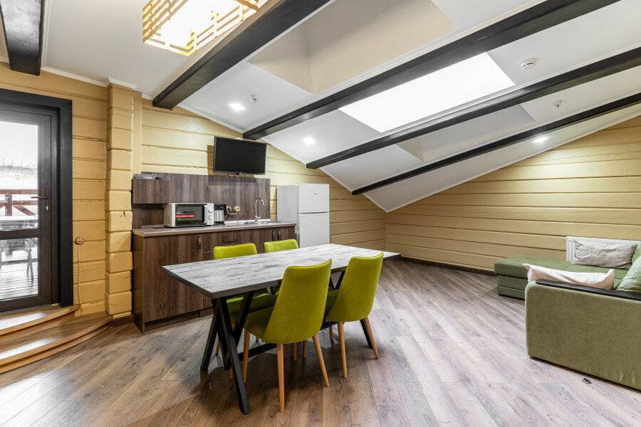 Фотографии номера 3-х местный семейный комфорт без балкона в Гостинице Терем у реки Каменномостский