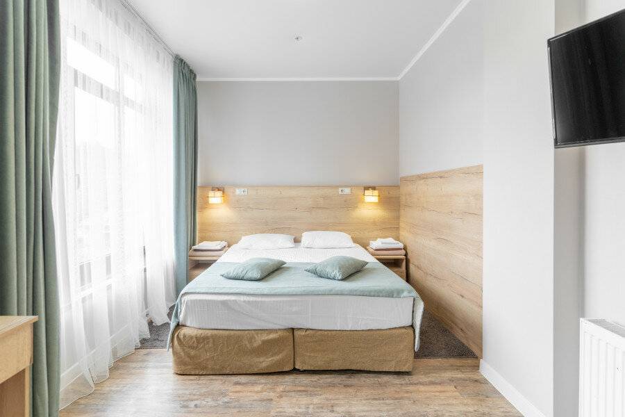 Фотографии номера 3-х местный номер-студия комфорт с балконом в Гостинице Терем у реки Каменномостский